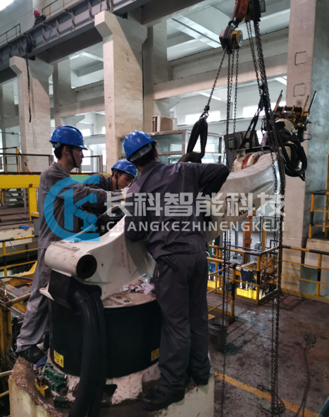 庫(kù)卡大型機(jī)械臂減速箱更換現(xiàn)場(chǎng) 庫(kù)卡大型機(jī)械臂減速箱更換現(xiàn)場(chǎng)